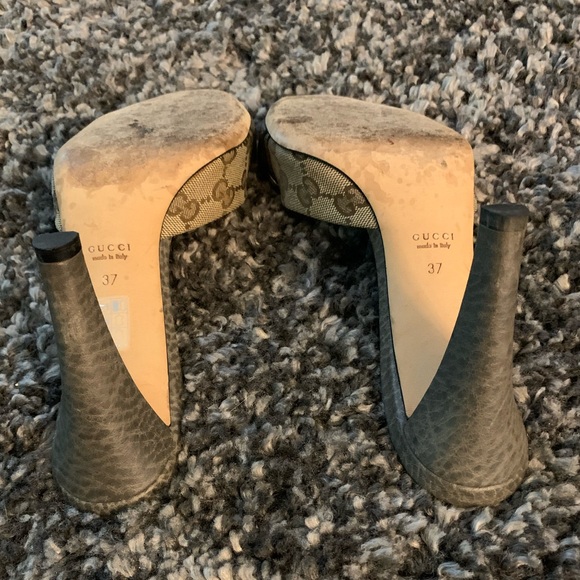 ❌SOLD❌Gucci Logo & Horsebit Grey Slip On Heels - Picture 7 of 8